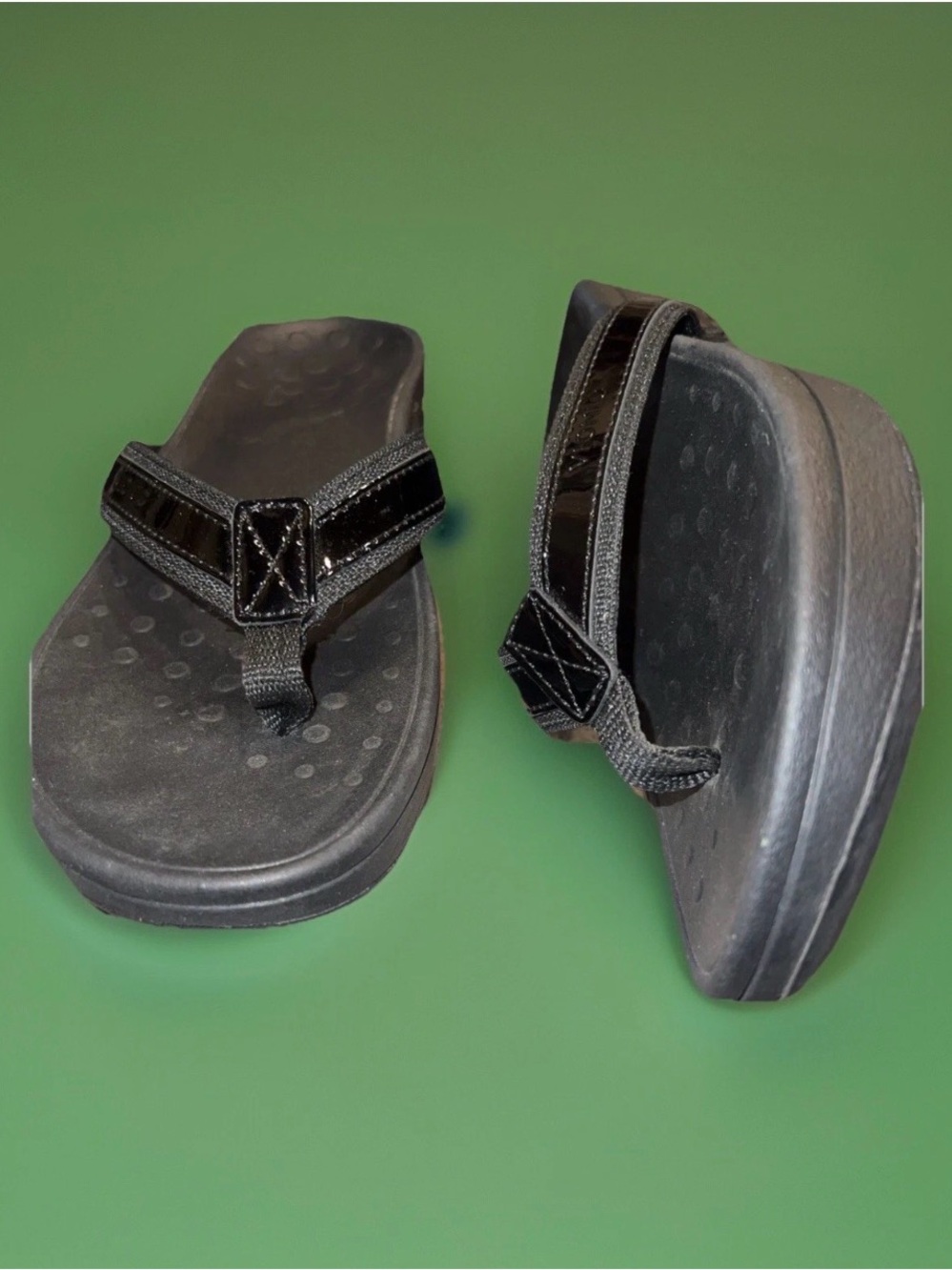 Vionic High Tide Thong Patent Trim Sandal Women's Size 9 GUC! - Picture 2 of 10